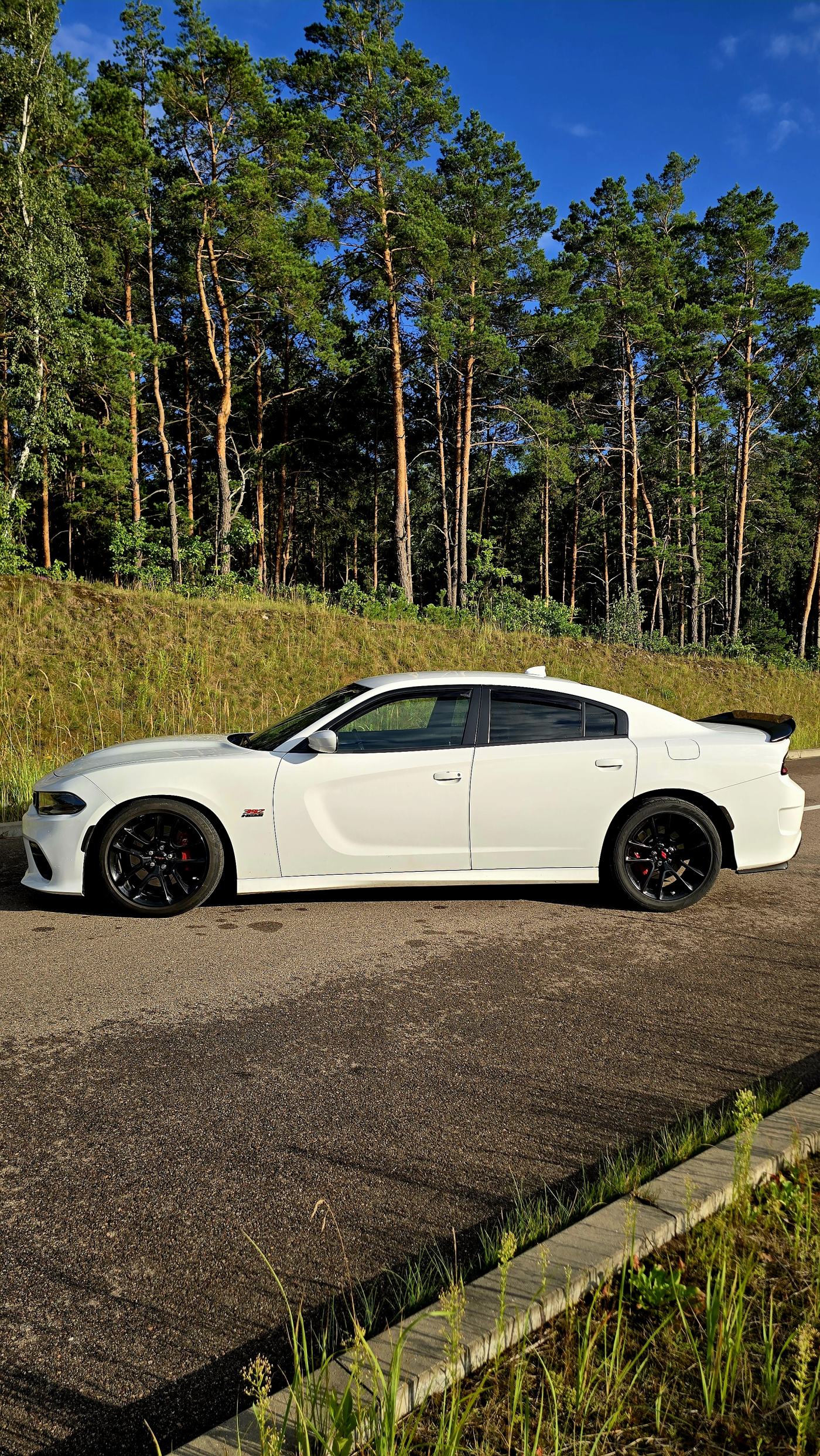 Dodge Charger Scat Pack - widok z boku