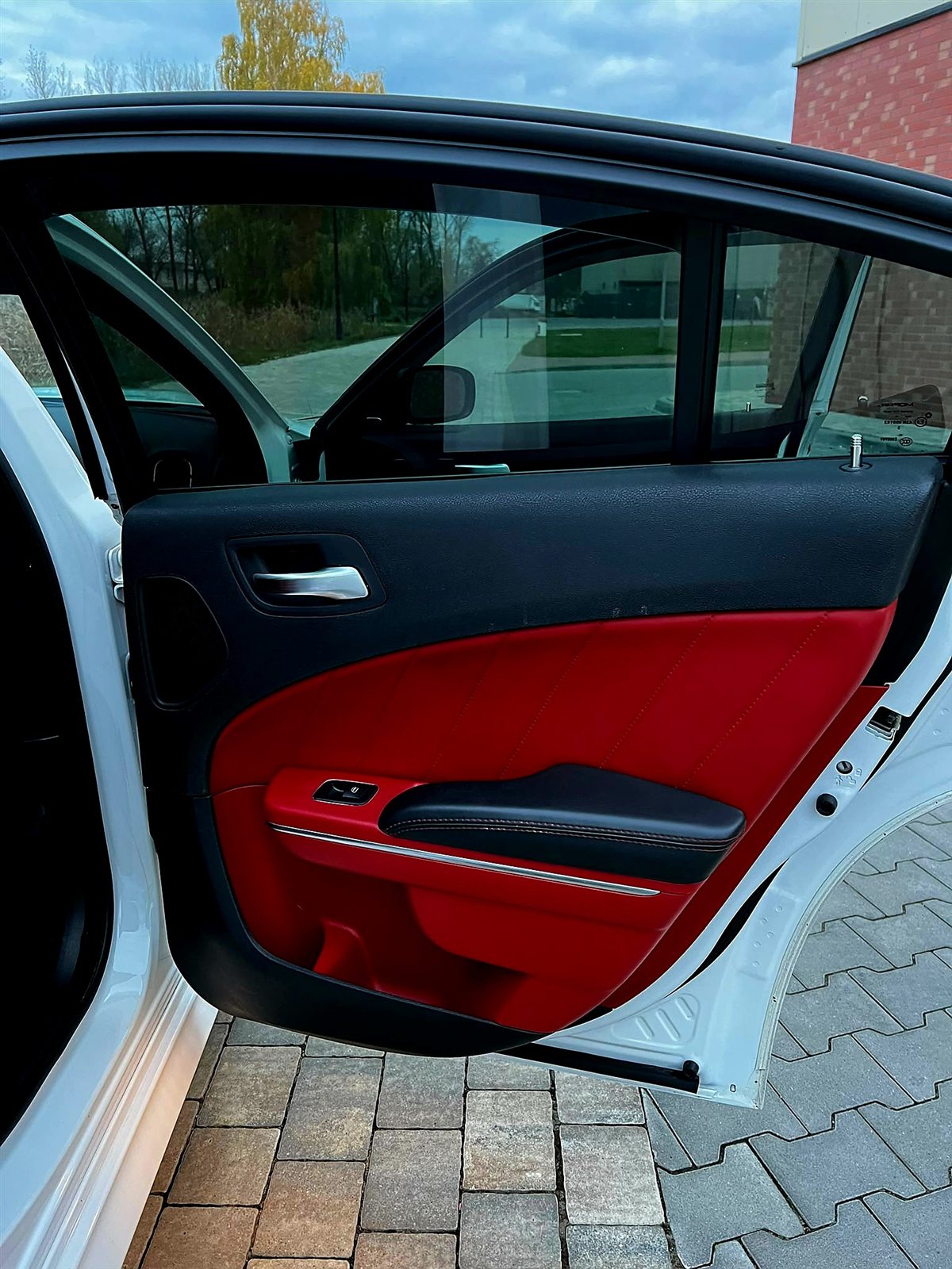Dodge Charger Scat Pack - boczek drzwi tylnych