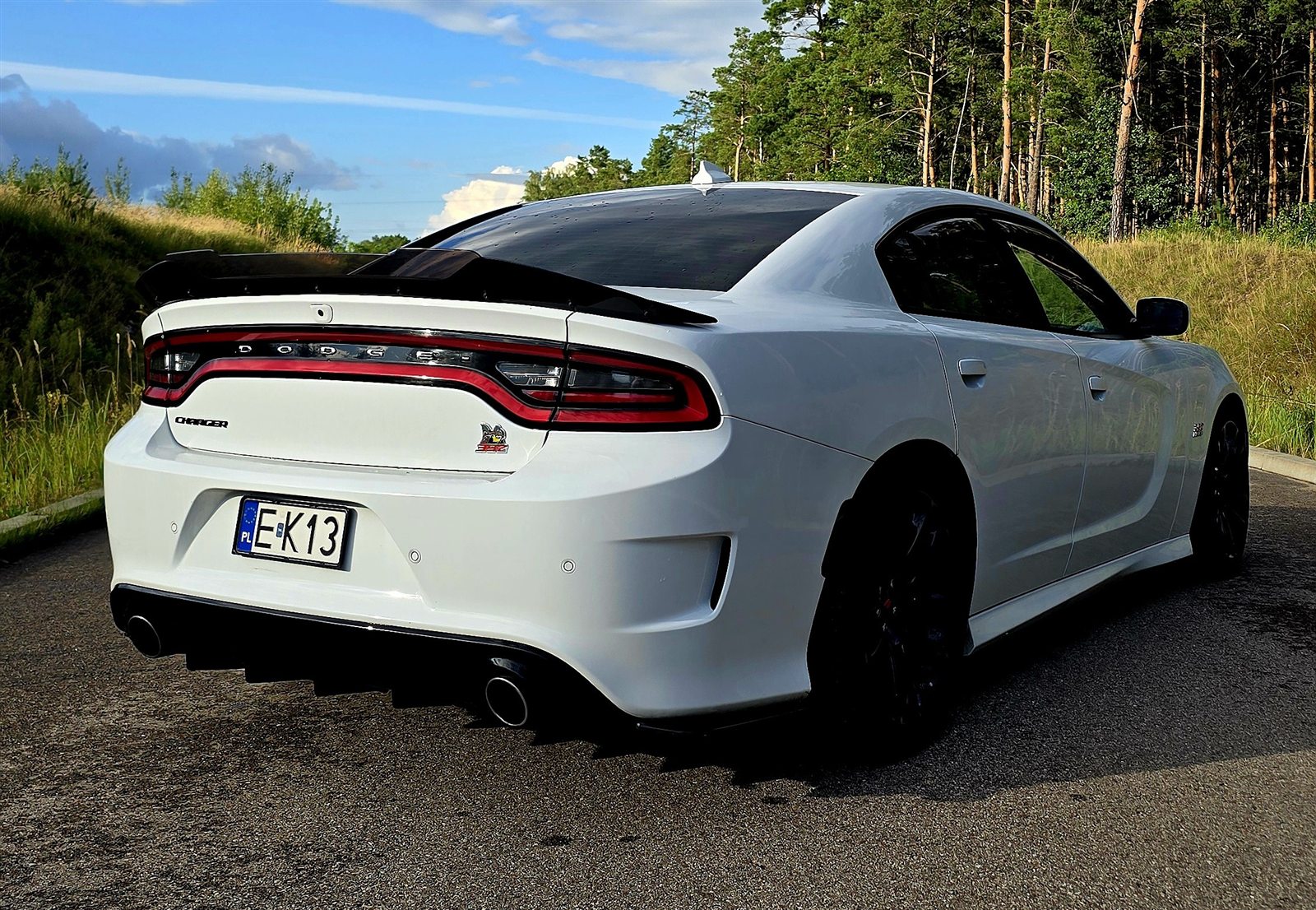 Dodge Charger Scat Pack - tyl 3/4 - spoiler i dyfuzor