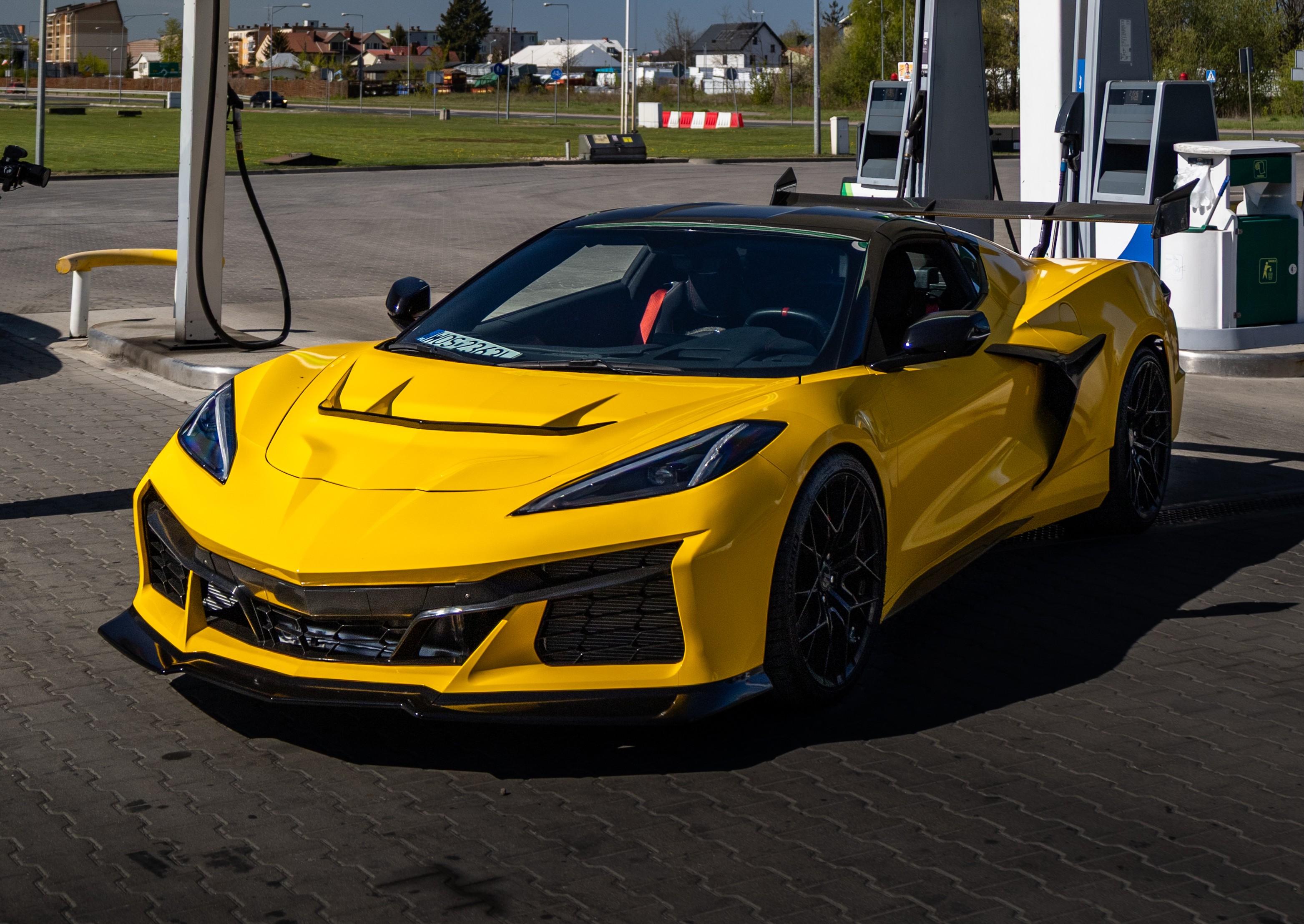 Chevrolet Corvette C8 Stingray 3LT 2022 - Accelerate Yellow, widok 3/4